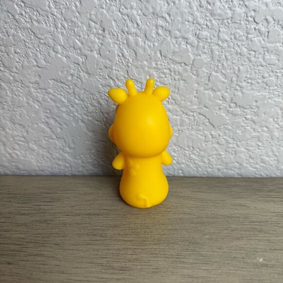 B. Toys Pinky Pals Giraffe Finger Puppet – Bathtime & Playtime Fun - Picture 2 of 3